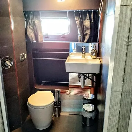 보트호텔 Sea Suites - Boat *