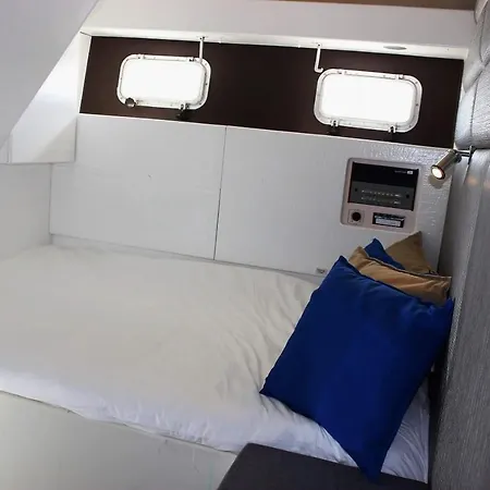 Sea Suites - Boat Botel Lisbona