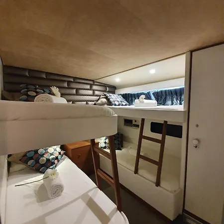 Sea Suites - Boat Ботель *